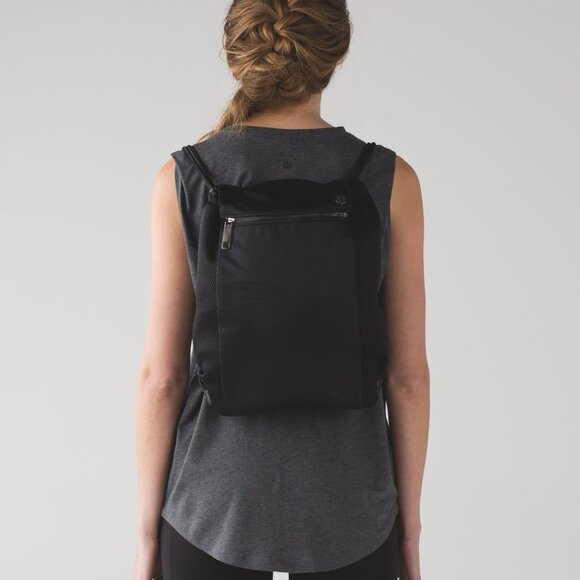 LULULEMON In A Cinch Back Pack – NEW WITH TAG – Black - Picture 3 of 12